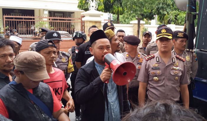 Ketua DPRD Gresik Setuju Sekda Dinonaktifkan, Janji Bentuk Pansus Ketua DPRD Gresik Setuju Sekda Dinonaktifkan, Janji Bentuk Pansus