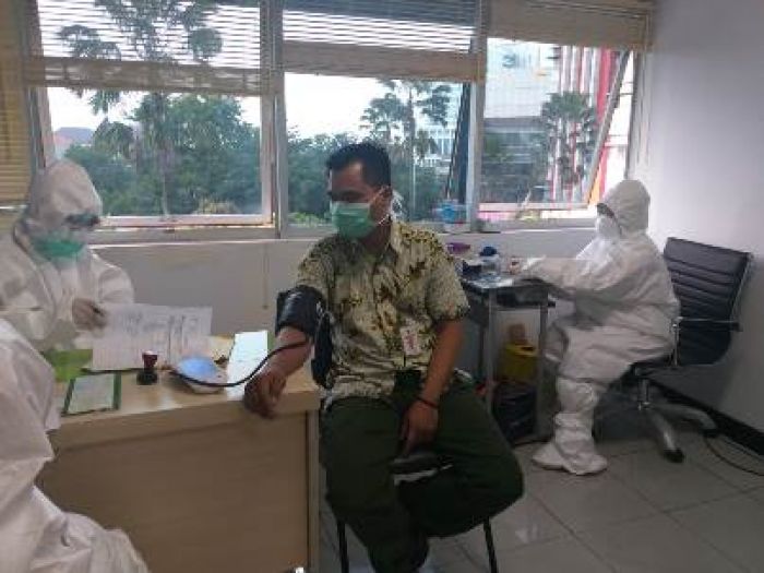 ​1.316 Warga Jatim Jalani Rapid Test Covid-19, Khofifah Dorong RS-Dinkes Lakukan Tes Cepat Massal