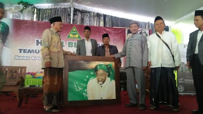 Ikapete Kembali Gelar Reuni Tahunan di Jombang, Lelang Lukisan Mbah Hasyim Ikapete Kembali Gelar Reuni Tahunan di Jombang, Lelang Lukisan Mbah Hasyim