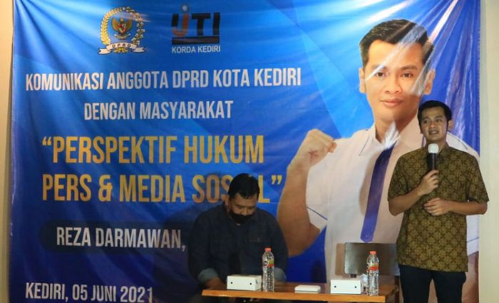 Perangi Hoaks, IJTI dan Anggota DPRD Kota Kediri Gelar Diskusi Perspektif Hukum Pers dan Medsos