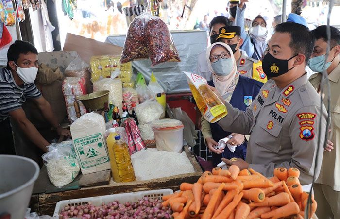 Pastikan Stok Minyak Goreng Aman, Sidak Dilakukan di Pasar Pamenang Pare Kediri