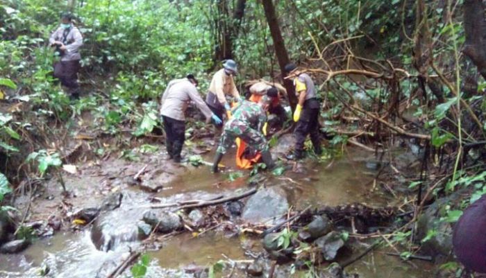 Jasad Pria Berpakaian Serba Hitam Ditemukan Hampir Jadi Kerangka di Bukit Wewe Blitar