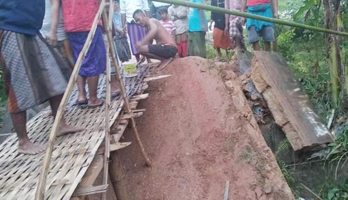 Jembatan Ambruk di Palengaan Laok Pamekasan, Warga Minta Pemda Segera Perbaiki Jembatan Ambruk di Palengaan Laok Pamekasan, Warga Minta Pemda Segera Perbaiki
