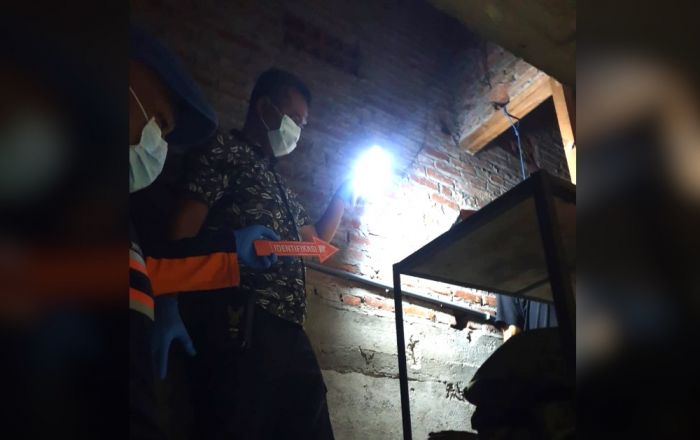 Warga Desa Jati Sidoarjo Digegerkan Penemuan Pria Gantung Diri Warga Desa Jati Sidoarjo Digegerkan Penemuan Pria Gantung Diri