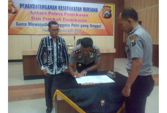 Polres dan Pemkab Pamekasan MoU Penerimaan Anggota Polri Jalur Prestasi Polres dan Pemkab Pamekasan MoU Penerimaan Anggota Polri Jalur Prestasi