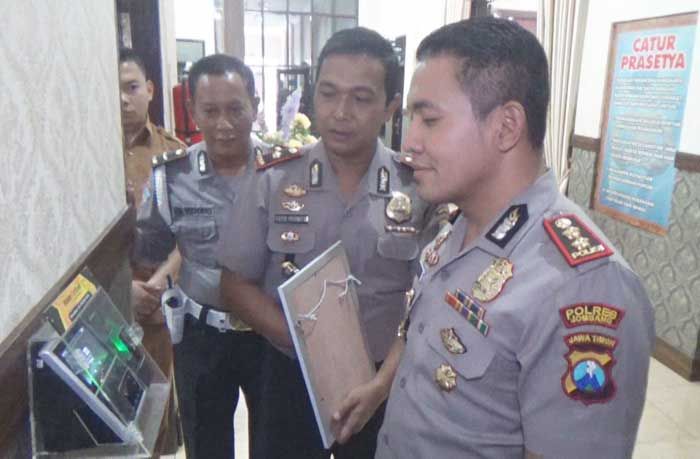 Polres Jombang Terapkan Absensi Pendeteksi Wajah Terhadap Anggotanya Polres Jombang Terapkan Absensi Pendeteksi Wajah Terhadap Anggotanya