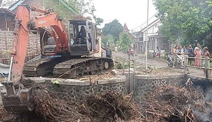 Cegah Banjir, DPUPR Jombang Normalisasi Sejumlah Sungai