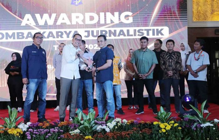 Tutup 2023 dengan Prestasi, Wartawan HARIAN BANGSA Sabet Juara Jurnalistik Berturut-turut Tutup 2023 dengan Prestasi, Wartawan HARIAN BANGSA Sabet Juara Jurnalistik Berturut-turut