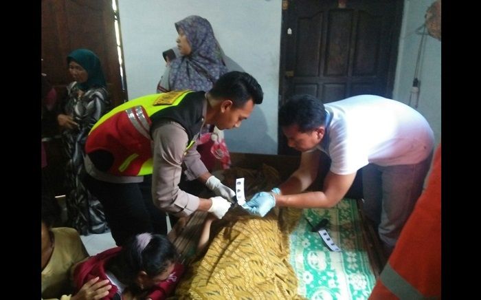 Asyik Bermain Sampan Saat Banjir, Siswi 12 Tahun di Tuban Tewas Tenggelam Asyik Bermain Sampan Saat Banjir, Siswi 12 Tahun di Tuban Tewas Tenggelam