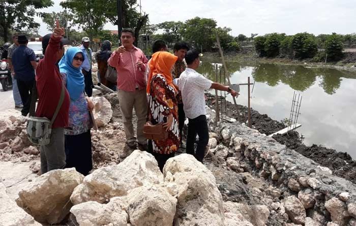 Komsi C DPRD Lamongan Sidak Pembangunan Jalan dan TPT Senilai Rp 8,6 Miliar