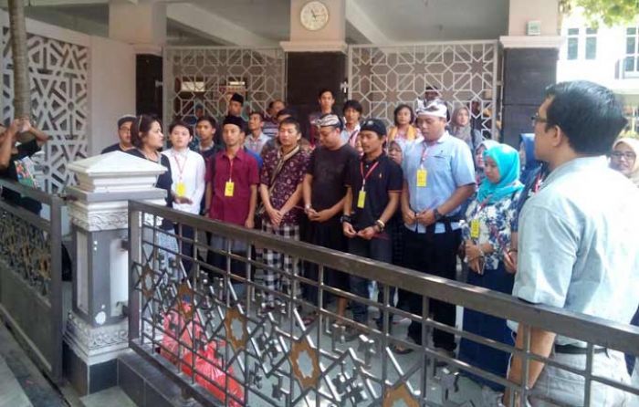 Dalami Perdamaian, Kader Penggerak Lintas Agama Ziarah ke Makam Gus Dur Dalami Perdamaian, Kader Penggerak Lintas Agama Ziarah ke Makam Gus Dur