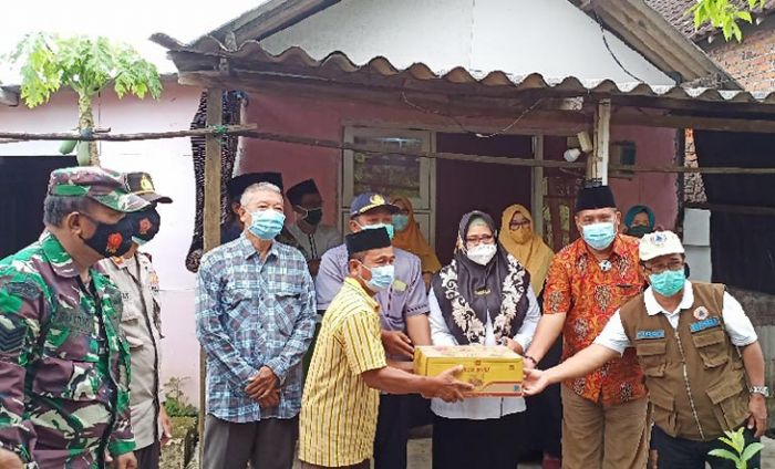 Bu Min Janjikan Bedah Rumah Siswa SMP yang Tenggelam di Waduk Cerme Kidul