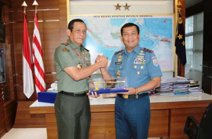 Aslog Panglima TNI Adakan Kunjungan ke Koarmatim Aslog Panglima TNI Adakan Kunjungan ke Koarmatim