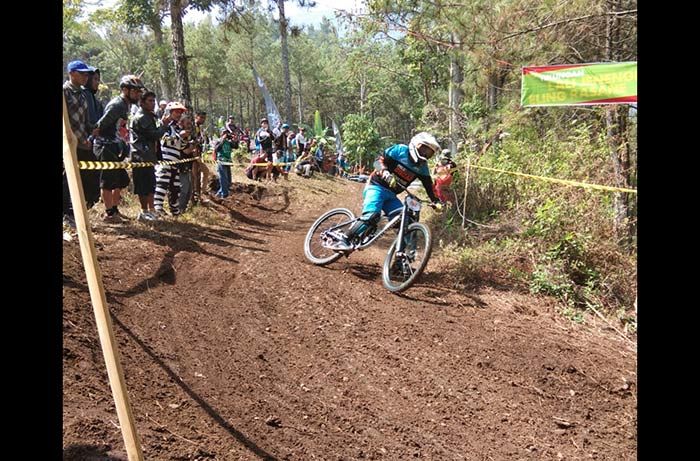 Sedudo Downhill Enduro Race 2018 Diikuti Ratusan Peserta Sedudo Downhill Enduro Race 2018 Diikuti Ratusan Peserta