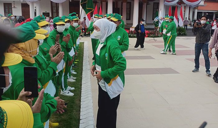 Lepas Atlet ke Fornas VI, Gubernur Khofifah: Jatim Datang untuk Menang Lepas Atlet ke Fornas VI, Gubernur Khofifah: Jatim Datang untuk Menang