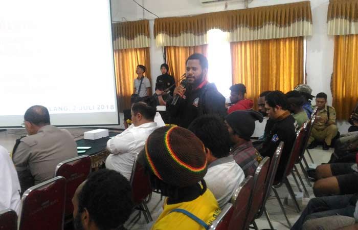 Mediasi Buntu, Ketua LPMK Dinoyo dan Ketua RT Minta Mahasiswa Papua Ikuti Aturan Kampung Mediasi Buntu, Ketua LPMK Dinoyo dan Ketua RT Minta Mahasiswa Papua Ikuti Aturan Kampung