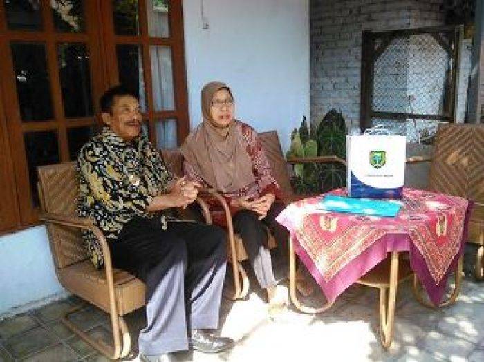 Walikota Madiun Sambangi Janda Veteran Walikota Madiun Sambangi Janda Veteran