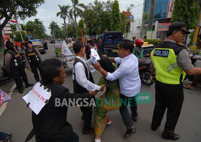 Peringati Hari Anti Korupsi, Aktivis Demo Minta KPK Periksa Semua Instansi di Jombang Peringati Hari Anti Korupsi, Aktivis Demo Minta KPK Periksa Semua Instansi di Jombang