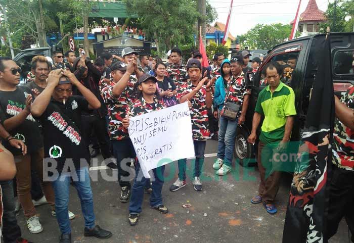 Buntut Kekecewaan Pasien Mardiwaluyo, Dinkes Kota Blitar Digeruduk Pendemo Buntut Kekecewaan Pasien Mardiwaluyo, Dinkes Kota Blitar Digeruduk Pendemo