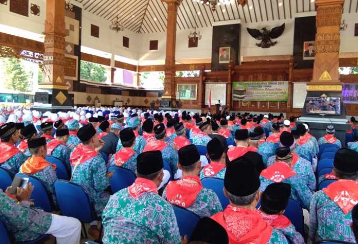 890 CJH Tuban Berangkat ke Tanah Suci 890 CJH Tuban Berangkat ke Tanah Suci