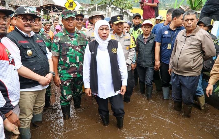 Waspada Penyakit Leptospirosis di Musim Hujan, Gubernur Khofifah Imbau Masyarakat Terapkan PHBS Waspada Penyakit Leptospirosis di Musim Hujan, Gubernur Khofifah Imbau Masyarakat Terapkan PHBS