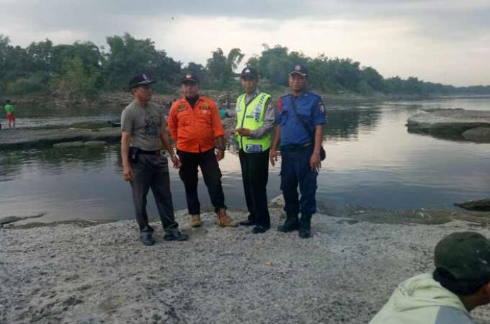 Bocah 10 Tahun di Ngraho Bojonegoro Tenggelam di Sungai Bengawan Solo Bocah 10 Tahun di Ngraho Bojonegoro Tenggelam di Sungai Bengawan Solo