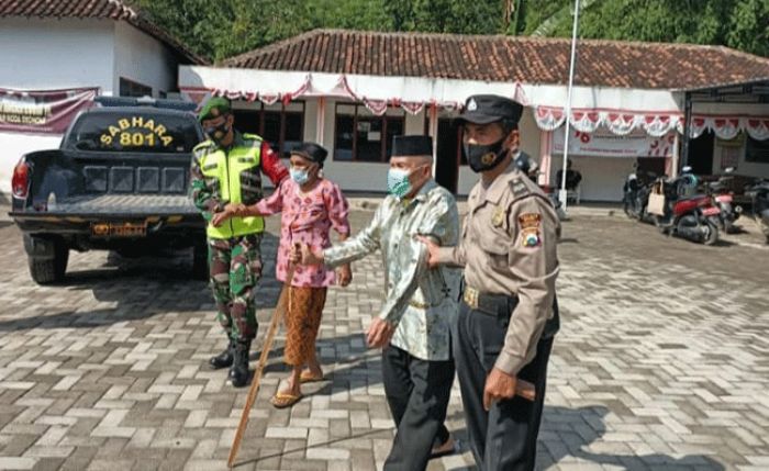 Percepatan Vaksinasi Lansia, Petugas Gabungan di Ngawi Jemput Bola Percepatan Vaksinasi Lansia, Petugas Gabungan di Ngawi Jemput Bola