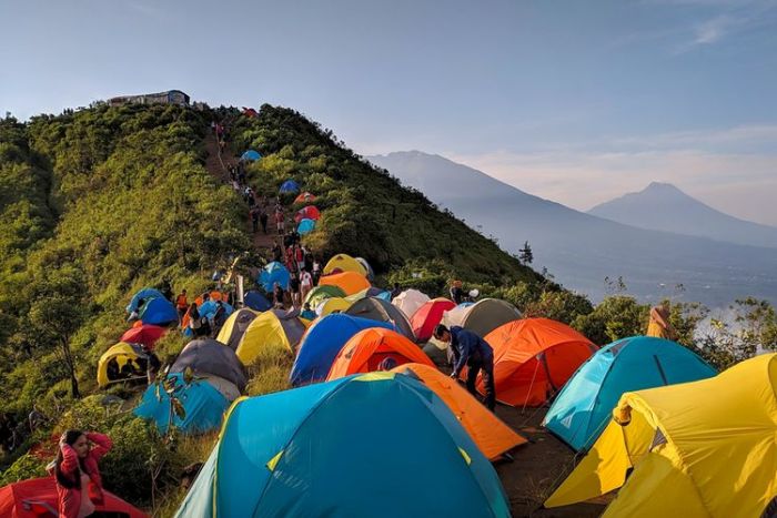 Menparekraf Dukung Sanksi Tegas Bagi Pelaku Flare di Gunung Andong