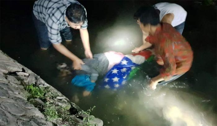 Wanita Asal Nganjuk Ditemukan Tewas Mengapung di Sungai Dekat Terminal Kota Blitar Wanita Asal Nganjuk Ditemukan Tewas Mengapung di Sungai Dekat Terminal Kota Blitar