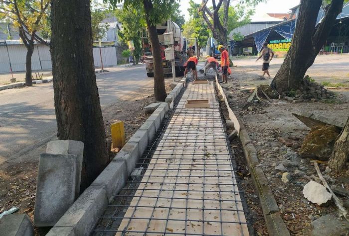 Cegah Banjir, Pemkab Lamongan Petakan Sejumlah Titik Genangan dan Keruk Saluran Air Cegah Banjir, Pemkab Lamongan Petakan Sejumlah Titik Genangan dan Keruk Saluran Air