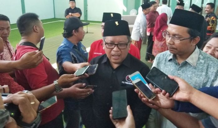 Ke Ponpes Bumi Sholawat Jelang Pelantikan Jokowi, Sekjen PDIP Sampaikan Terima Kasih ke Nahdliyin Ke Ponpes Bumi Sholawat Jelang Pelantikan Jokowi, Sekjen PDIP Sampaikan Terima Kasih ke Nahdliyin