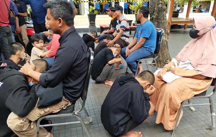 Berkeliaran dan Resahkan Warga, Puluhan Gangster Bocil Diamankan Polres Tuban Berkeliaran dan Resahkan Warga, Puluhan Gangster Bocil Diamankan Polres Tuban