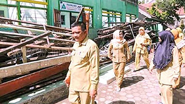 Disdikbud Kota Mojokerto Serahkan Dokumen Lelang Fisik Rp1,6 Miliar ke PBJ Disdikbud Kota Mojokerto Serahkan Dokumen Lelang Fisik Rp1,6 Miliar ke PBJ