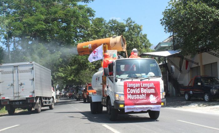 PMI Jatim Terjunkan Mobil Gunner ke Bojonegoro, Semprot Disenfektan di Area Kota PMI Jatim Terjunkan Mobil Gunner ke Bojonegoro, Semprot Disenfektan di Area Kota