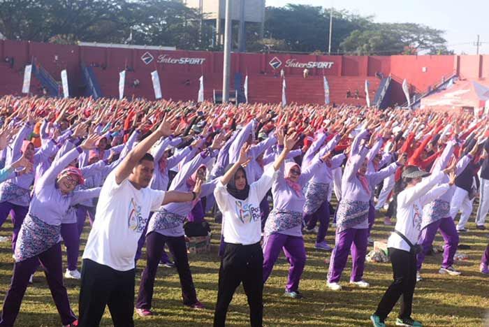 7.000 Warga Kota Kediri Ikuti Senam Poco-poco, Target Pecahkan Guinness World Records