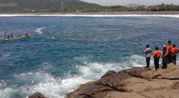 3 Bocah Terseret Ombak Watu Ulo di Jember: Satu Tewas, Satu Hilang 3 Bocah Terseret Ombak Watu Ulo di Jember: Satu Tewas, Satu Hilang