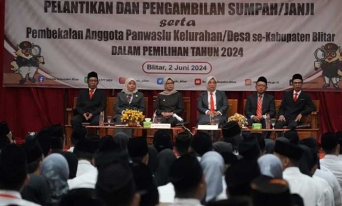 Bupati Blitar Hadiri Pelantikan Panitia Pengawas Desa dan Kelurahan, Serukan Pentingnya Netralitas Bupati Blitar Hadiri Pelantikan Panitia Pengawas Desa dan Kelurahan, Serukan Pentingnya Netralitas
