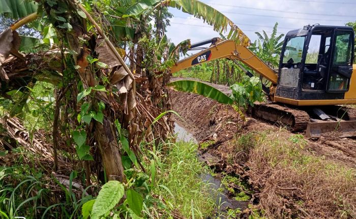 Cegah Banjir, Ratusan Meter Sungai di Gempol Dinormalisasi Cegah Banjir, Ratusan Meter Sungai di Gempol Dinormalisasi