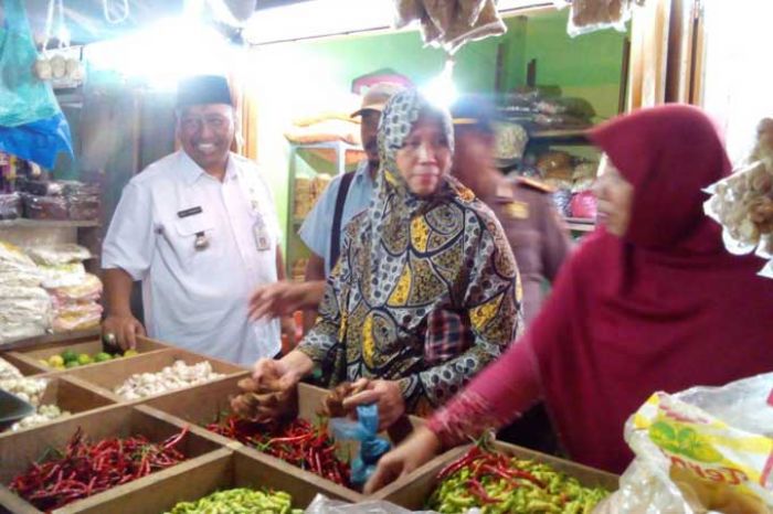 Harga Sembako di Pasar Tambakboyo Terpantau Stabil Harga Sembako di Pasar Tambakboyo Terpantau Stabil