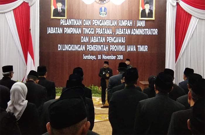 Pakde Karwo Lantik 1.017 Pejabat Pemprov Jatim Pakde Karwo Lantik 1.017 Pejabat Pemprov Jatim