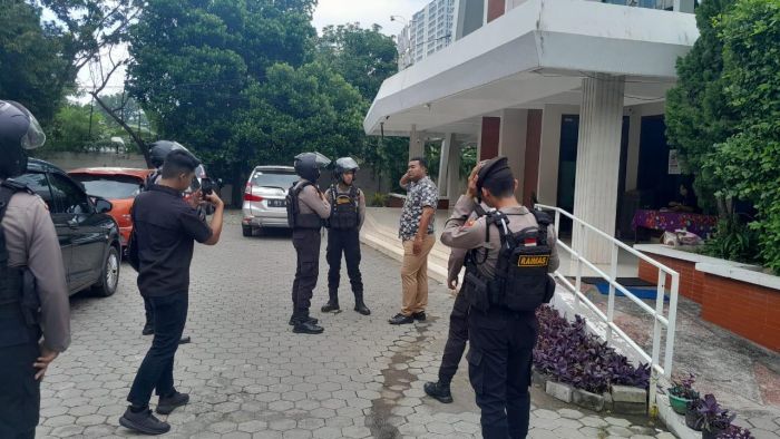 Polres Gresik Siagakan Personel untuk Amankan Ibadah Paskah di Gereja Polres Gresik Siagakan Personel untuk Amankan Ibadah Paskah di Gereja