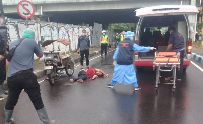 Pengemudi Bentor ini Tergeletak di Jalan dan Dikira Meninggal, Dibawa ke RS Ternyata Sadar