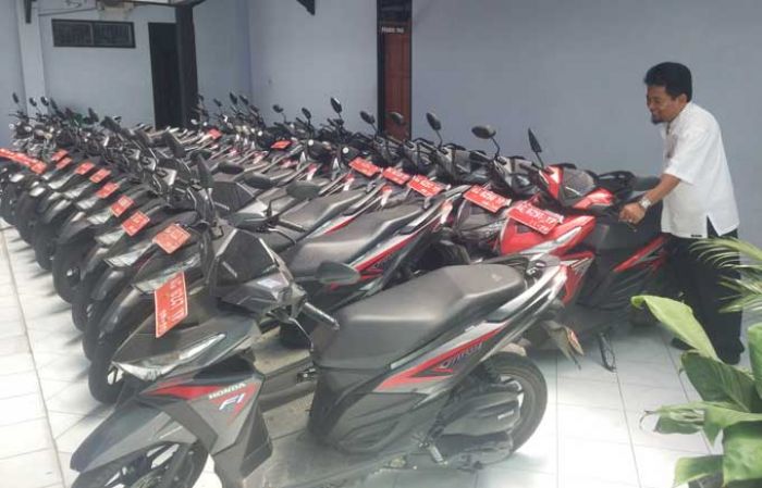 DPRD Trenggalek Ramai-Ramai Kembalikan Motor Dinas DPRD Trenggalek Ramai-Ramai Kembalikan Motor Dinas