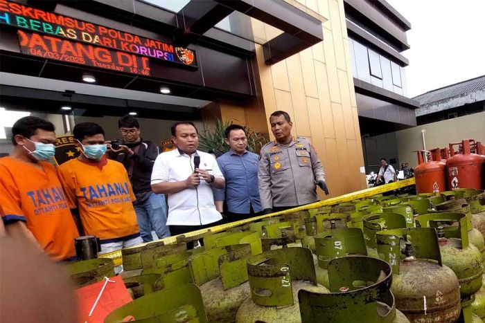 Empat Pelaku Pengoplos Tabung Gas Bersubsidi di Jombang Diamankan Polisi Empat Pelaku Pengoplos Tabung Gas Bersubsidi di Jombang Diamankan Polisi