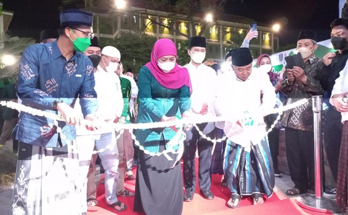 Digitalisasi UKM Berbasis Pesantren, Gubernur Khofifah Resmikan Grab OPOP Mart di PP Amanatul Ummah