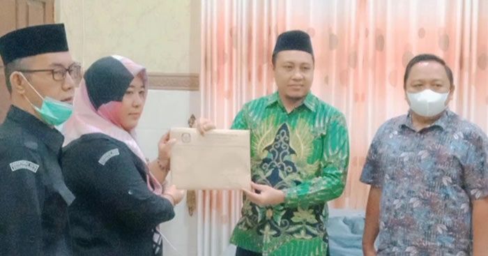 KPU Kota Probolinggo Serahkan Berkas PAW ke DPRD KPU Kota Probolinggo Serahkan Berkas PAW ke DPRD