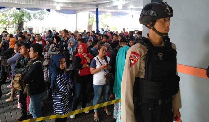 Ratusan Warga Berbondong-bondong Menukarkan Uang Baru, BI Malang Siapkan Rp 53 Miliar Ratusan Warga Berbondong-bondong Menukarkan Uang Baru, BI Malang Siapkan Rp 53 Miliar