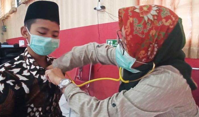Dinkes Blitar Pantau Kesehatan 12 Santri yang Baru Tiba dari Lomba Robotik Dinkes Blitar Pantau Kesehatan 12 Santri yang Baru Tiba dari Lomba Robotik