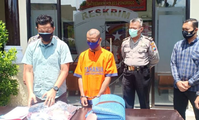 Kenalan di Medsos, Bakul Angkringan di Ponorogo Cabuli Gadis di Bawah Umur Hingga Hamil Kenalan di Medsos, Bakul Angkringan di Ponorogo Cabuli Gadis di Bawah Umur Hingga Hamil