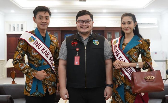 Bupati Dhito Ajak Masyarakat Doakan Finalis Asal Kediri di Pemilihan Raka Raki Jawa Timur Bupati Dhito Ajak Masyarakat Doakan Finalis Asal Kediri di Pemilihan Raka Raki Jawa Timur